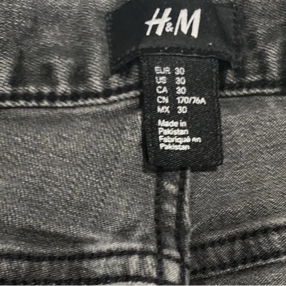 H&M Men’s Size 30 Black Gray Denim Jeans Y2K Cut Off Shorts Excellent Condition - Picture 9 of 11